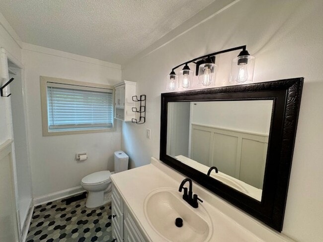 Building Photo - UP TO $500 OFF ONE MONTH!