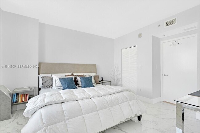 Building Photo - 335 S Biscayne Blvd