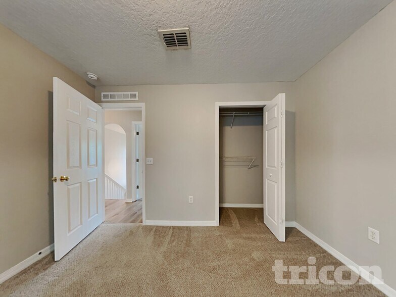 Building Photo - 192 King Arthur Ct