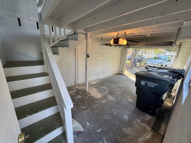 Building Photo - 3 bedroom 2 bathroom single family home | Located in Tahoe Park