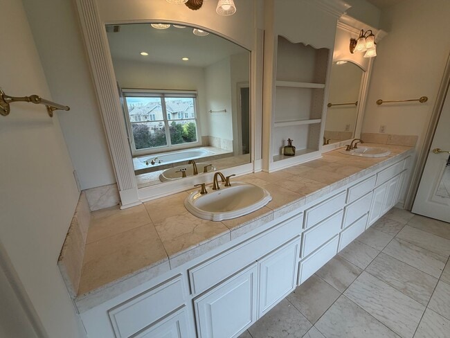 Building Photo - Beautiful 4BD/3.5BA Private Luxury Single-Family Home in Prestigious Ruby Hills Community in Plea...