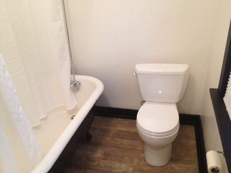 Building Photo - 5905 Stanton Ave