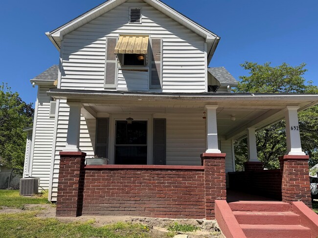 Building Photo - 632 Sherman-