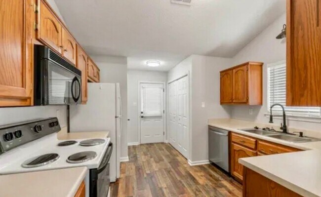 Building Photo - 5428 Bradley Dr