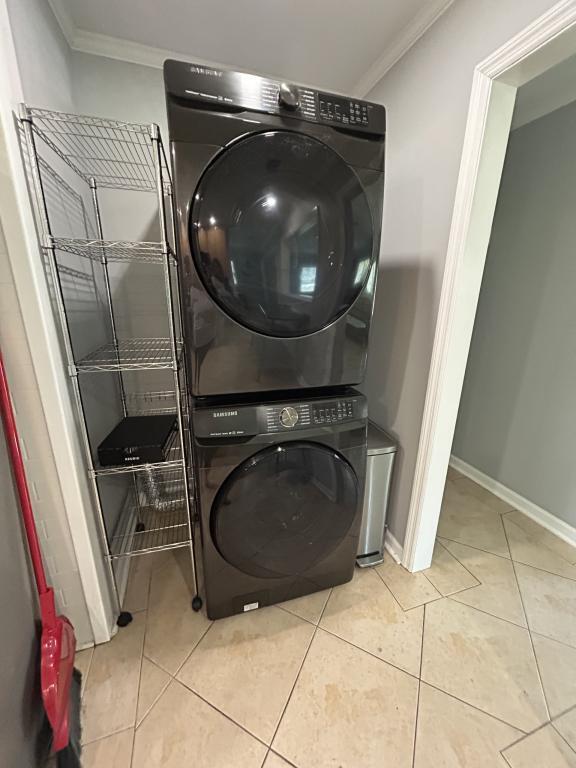 Building Photo - 405 Kingston Rd