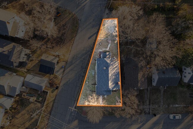 Building Photo - 2201 SW 8th Ave