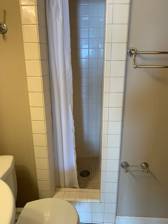 Building Photo - 39 Sunset Dr