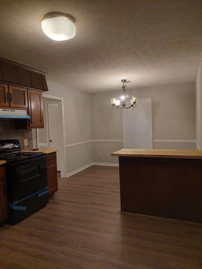 Building Photo - 3062 Viking Dr
