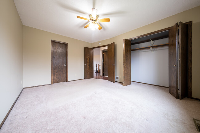 Building Photo - 1417 Raleigh Dr