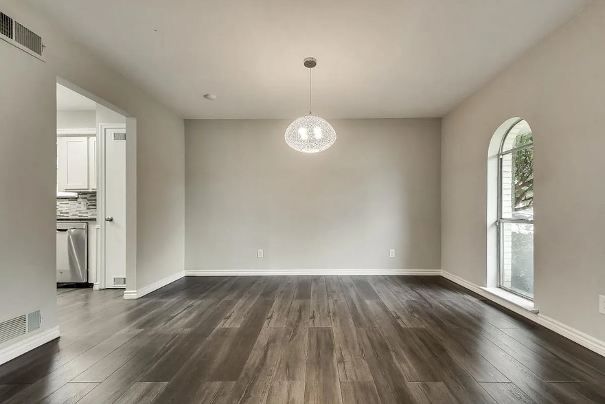 Building Photo - 5806 Everglade Rd