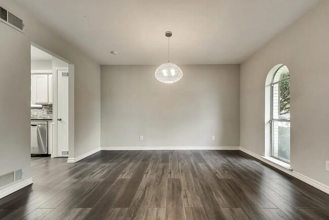 Building Photo - 5806 Everglade Rd