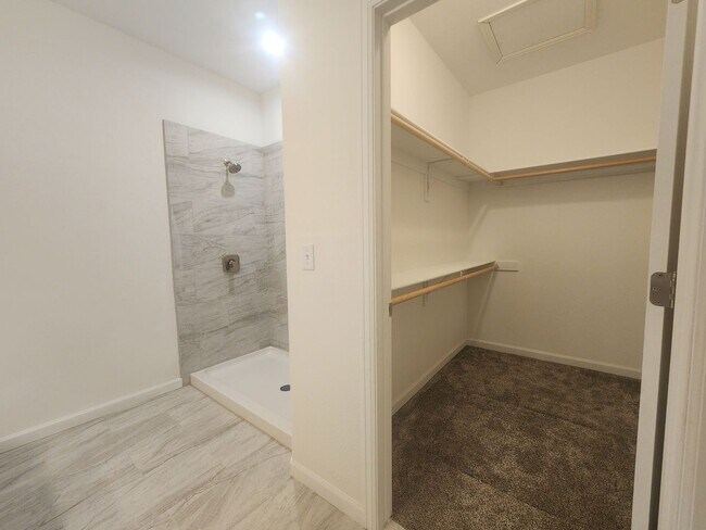 Building Photo - 673 E Laporte Dr