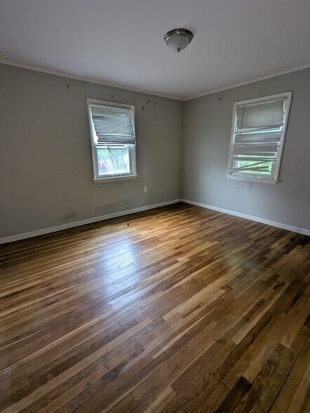Building Photo - 585 Woodin St