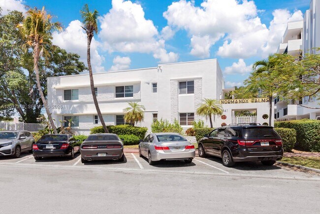 Building Photo - 6941 Bay Dr