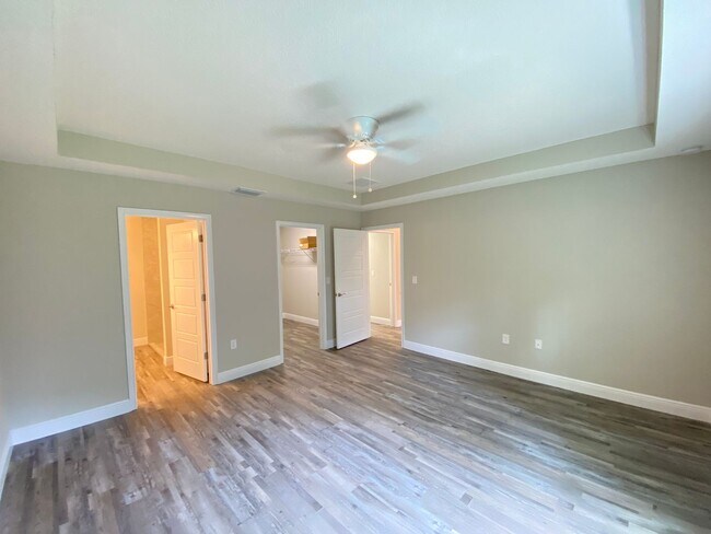 Building Photo - Custom Home - Desirable SE Ocala Neighborh...