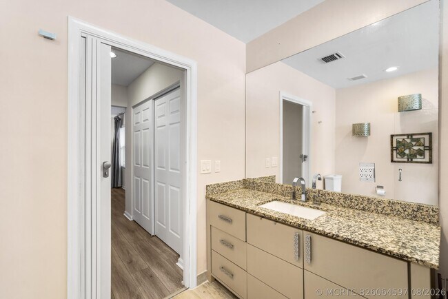 Building Photo - 5106 Heron Ct