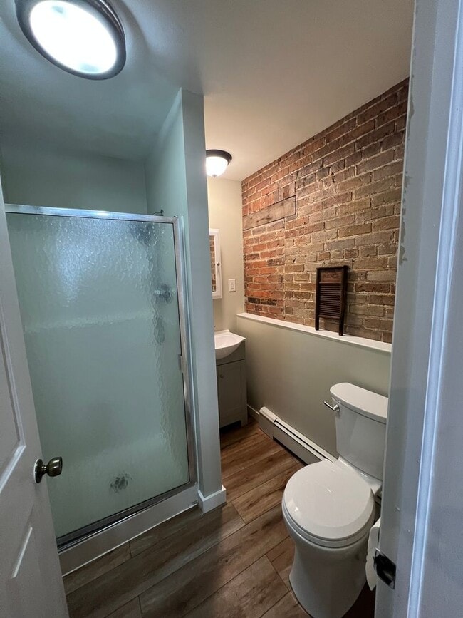 Building Photo - 165 E Pomfret St