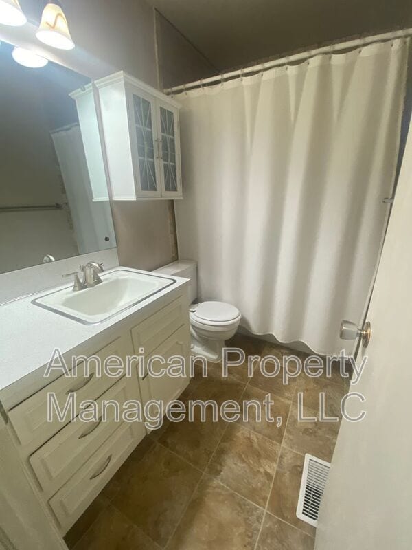 Building Photo - 2111 S Birmingham Ct