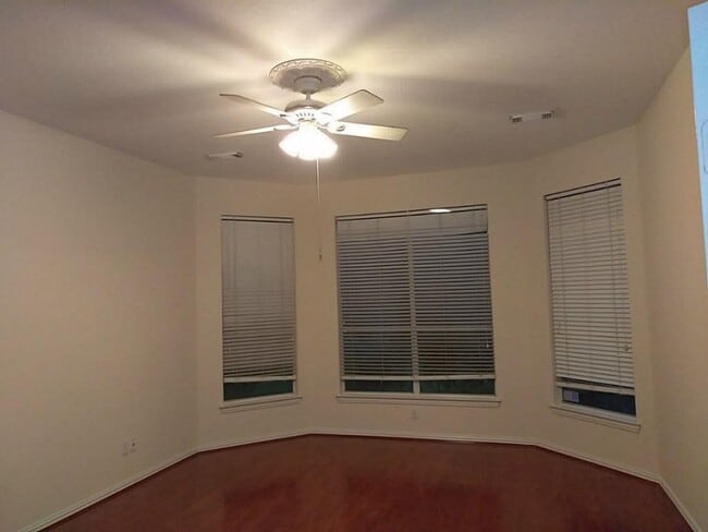 Building Photo - 903 Spring Mist Ct