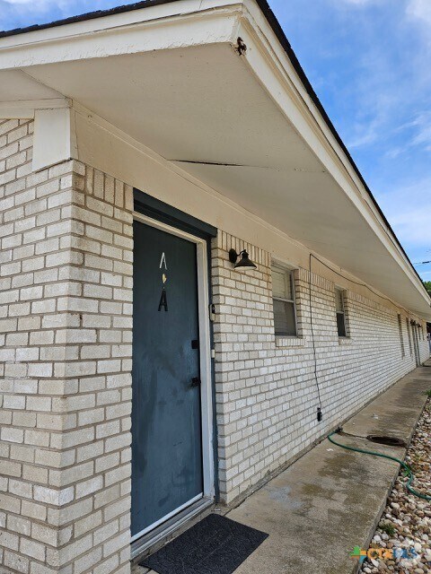 Building Photo - 1202 Urbantke Ct