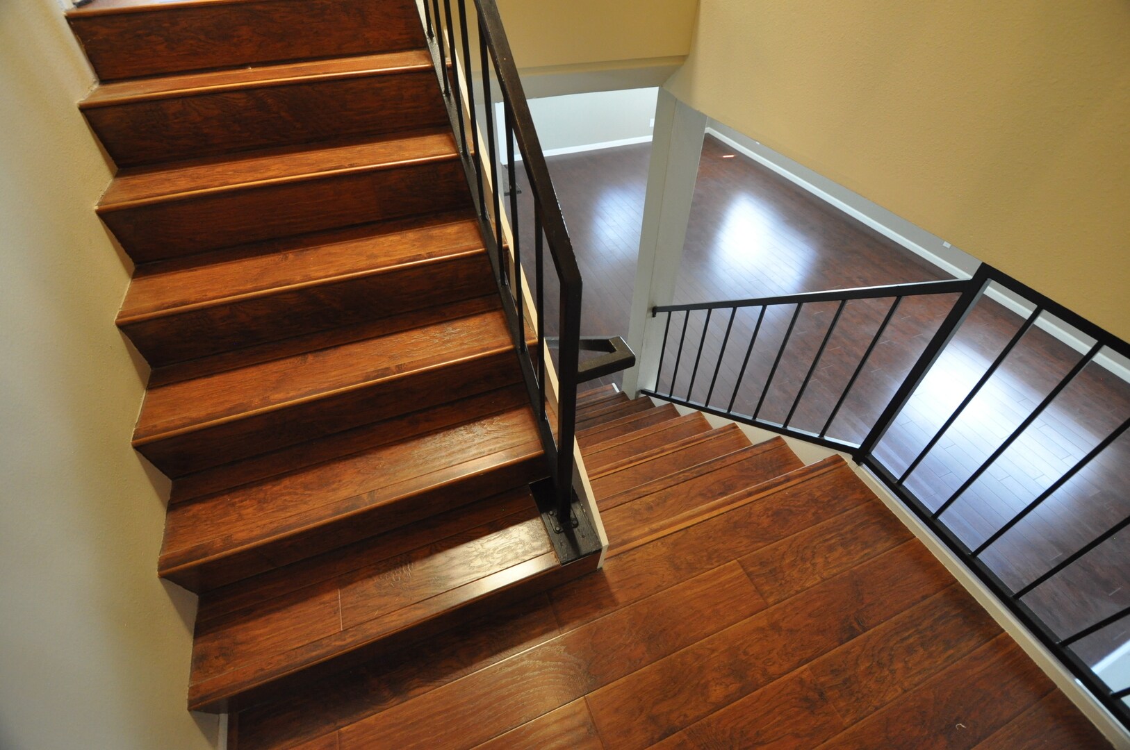 Building Photo - 2119 Elsinore St