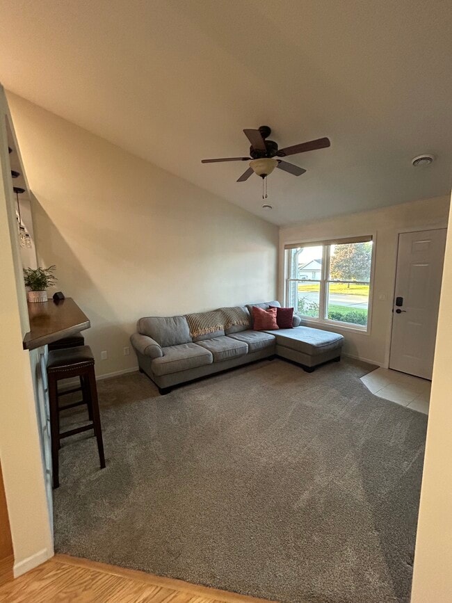 Building Photo - 6118 Seven Springs Dr