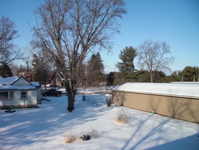 Building Photo - 355 Horseshoe Dr