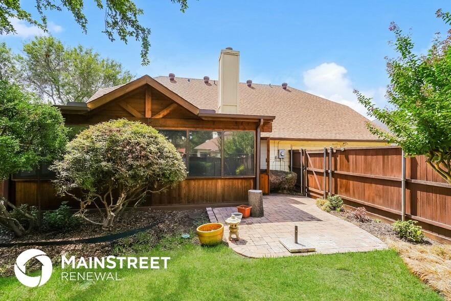Building Photo - 1617 Palisades Dr