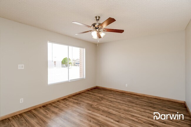 Building Photo - 1815 W Charleston Ave