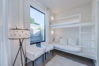 Building Photo - 679 Dowdell Ln