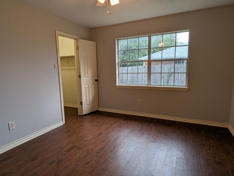 Building Photo - 1806 Treehouse Trl