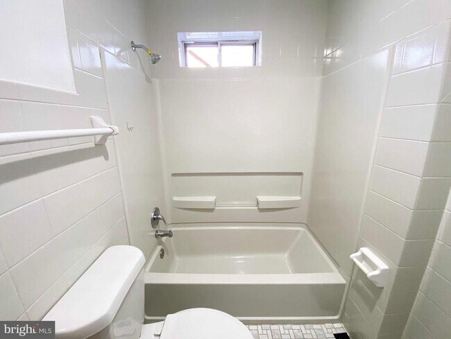 Building Photo - 3118 Hartville St