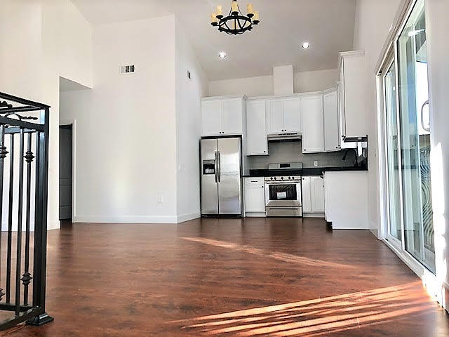 Building Photo - 4861 Mascot St