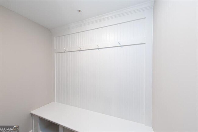 Building Photo - 272 Commons Ave