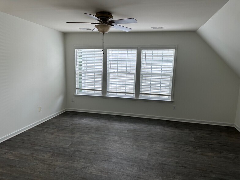 Building Photo - 7811 Noland Woods Dr