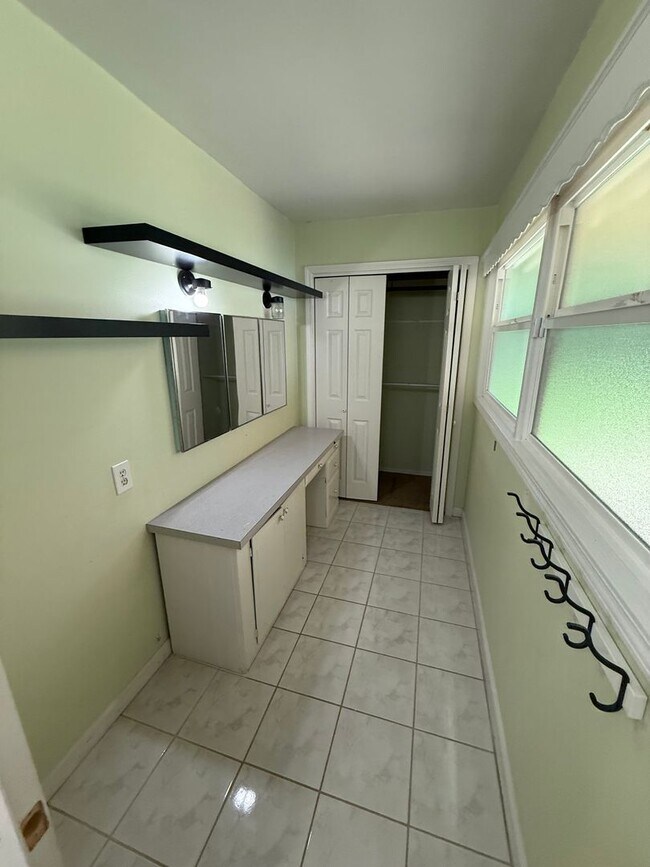 Building Photo - Entertainer’s Dream in NE Portland – Fully...