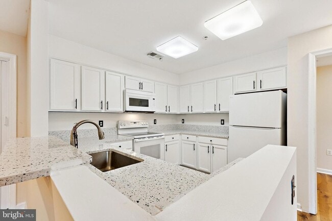 Building Photo - 11328 Westbrook Mill Ln