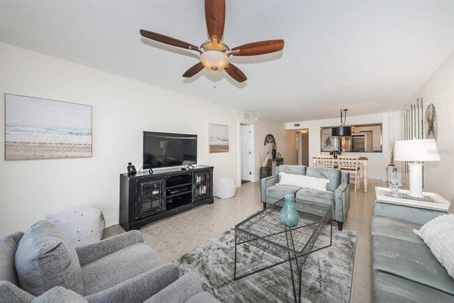 Building Photo - 6083 Bahia Del Mar Cir N