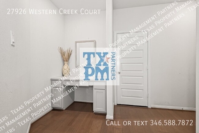 Building Photo - 27926 Western Crk Ct