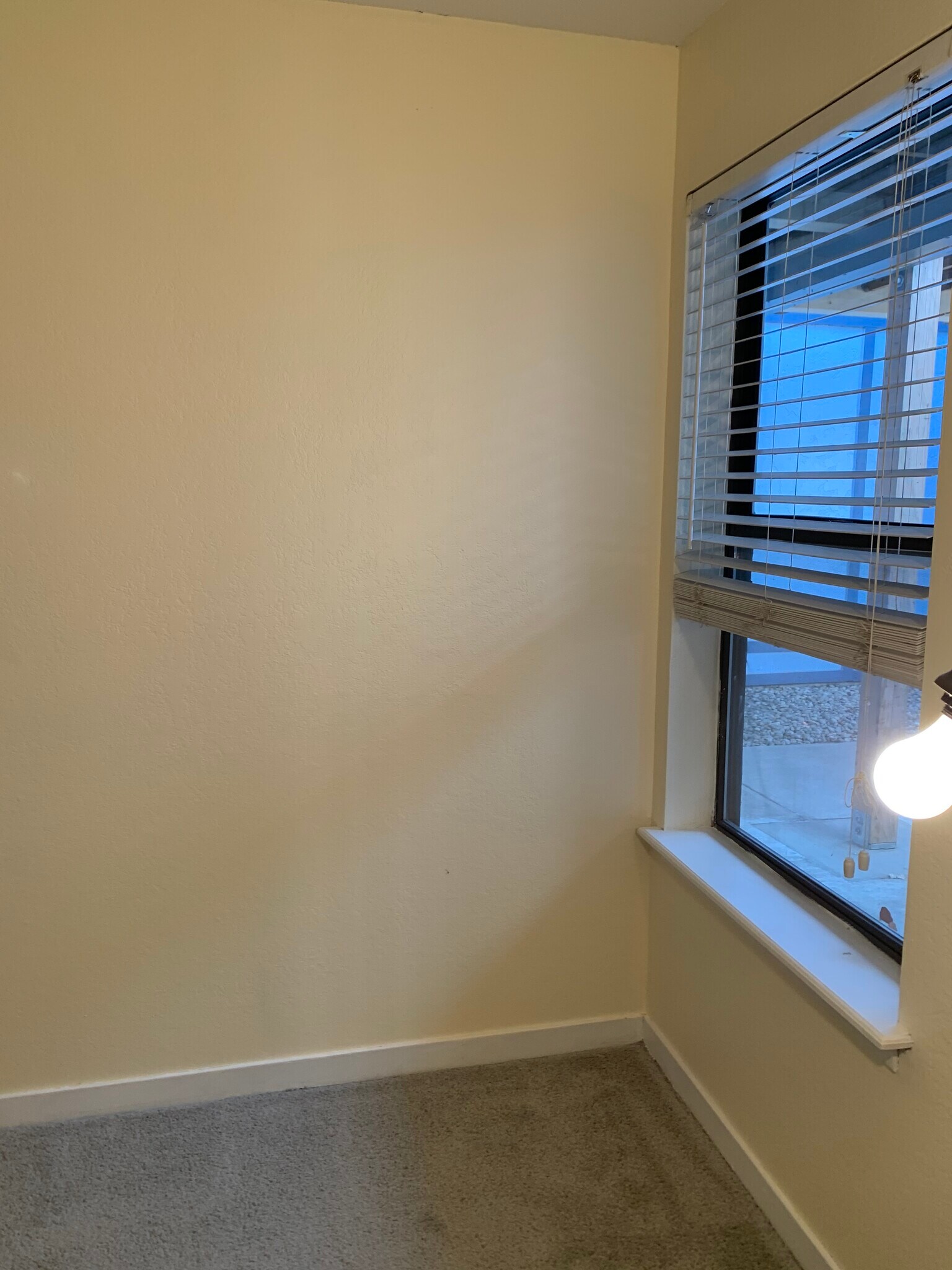 Building Photo - 225 E 8th Ave