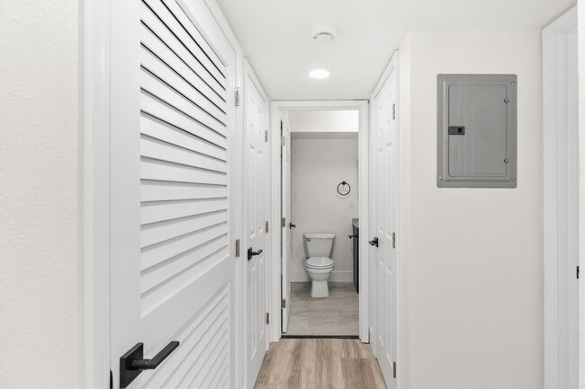 Building Photo - Tower Grove East - Updated 1 Bedroom