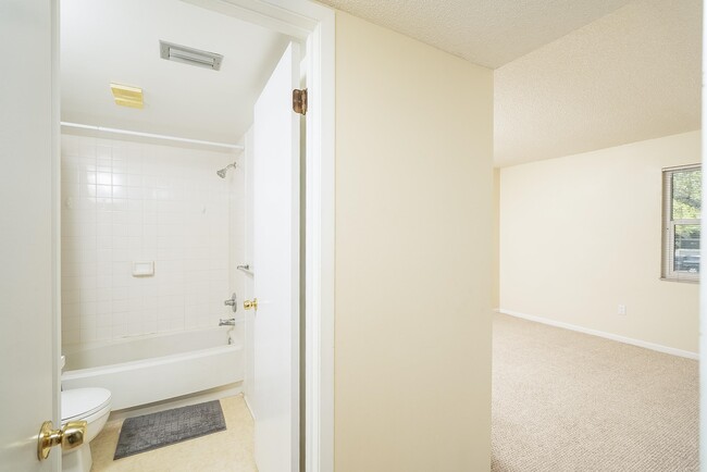 Building Photo - 22 Veronese Ct