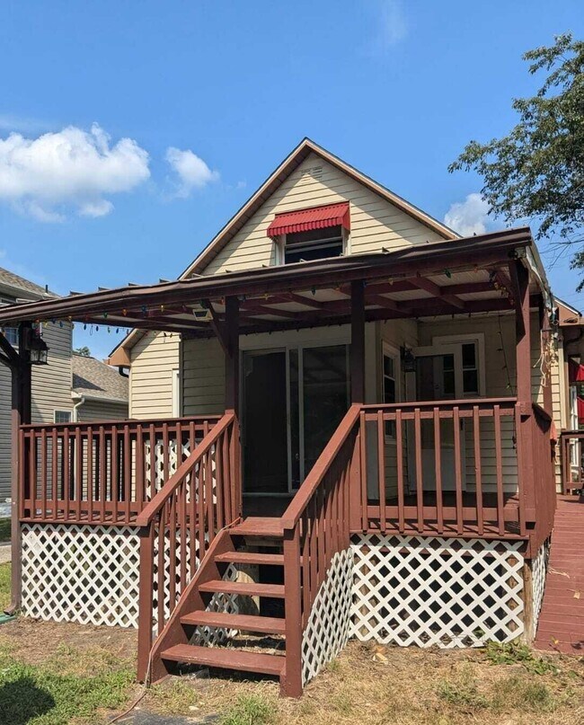 Building Photo - 15 Locust Ave