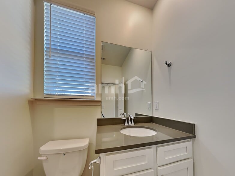 Building Photo - 3940 Chivalry Dr