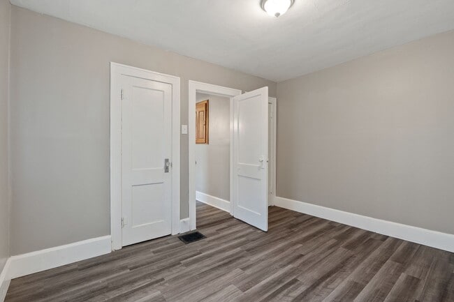 Building Photo - Cute 1 bed 1 bath. SECTION 8 Accepted