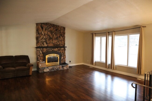 Building Photo - Duplex in Post Falls