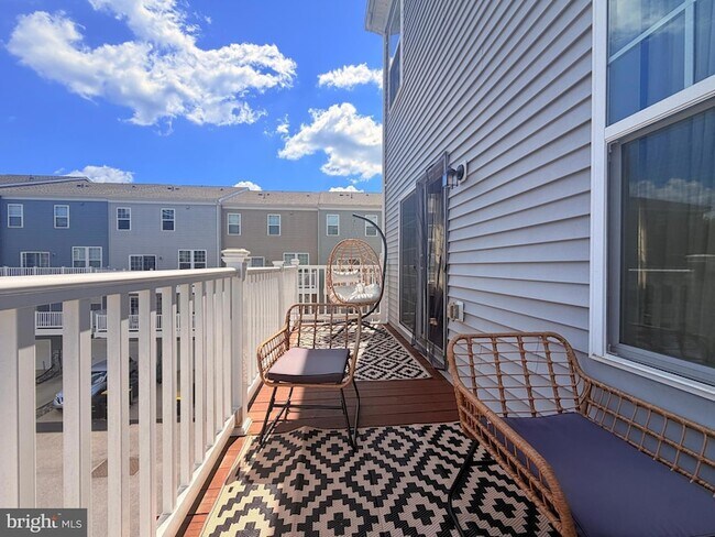 Building Photo - 10552 Neil Armstrong Way