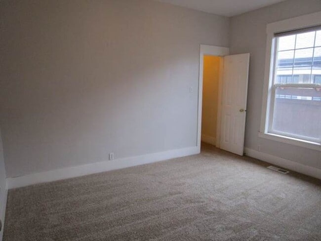 Building Photo - Charming 3 Bedroom Craftsman in North Tacoma