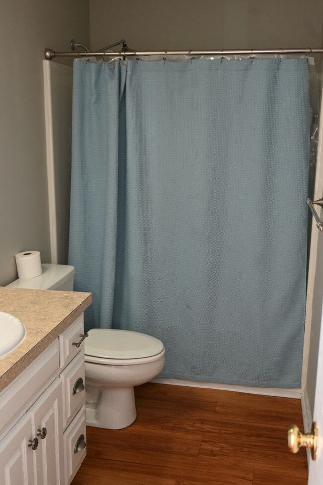 Building Photo - NE-Columbus-3 Bedrooms & 2 full Baths-Move-In Ready