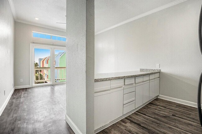 Building Photo - 7820 Seawall Blvd